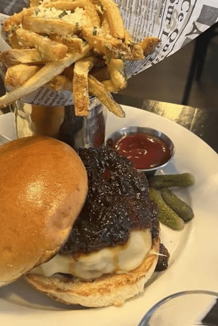 La Petite Joie Burger.