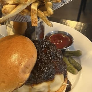 La Petite Joie Burger